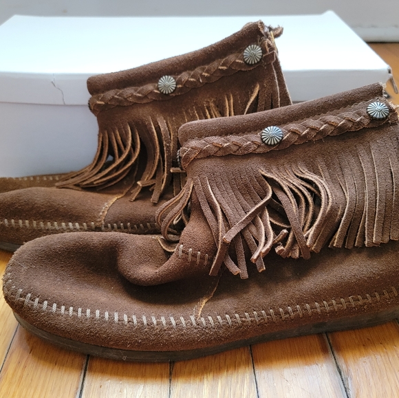 Minnetonka Moccasin - Picture 1 of 6
